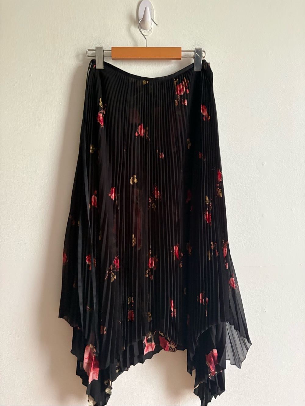 Aritzia Wilfred Sz 2 Black Dubois Floral Pleated Asymmetrical Hem Midi Skirt - Picture 5 of 9